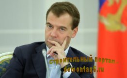 Медведев подписал закон, уточняющий правила пользования придорожной землей