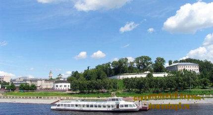 Костромские власти подарят здание соццентра многодетной семье