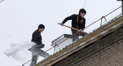 Крыши в Кузбассе проверят после обрушения башенки на доме - СУСК