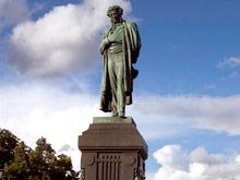 Памятник Пушкину переносить не будут