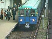 Поезд с пассажирами встал в тоннеле на Филевской линии метро