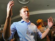 Сдав документы для выборов в мэры, Навальный ополчился на собянинскую плитку