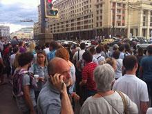Несогласованная акция в поддержку Навального собрала людей в центре Москвы